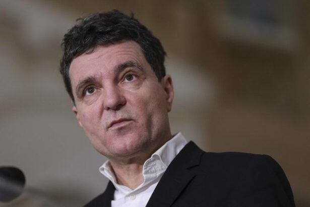 nicusor dan are un numar de telefon la care promite ca va raspunde la mesajele trimise de romani 67c358a6ec1f4