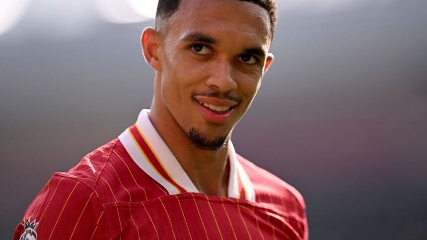 nu va fi titular gary neville l a pus la punct pe trent alexander arnold dupa anuntul transferului la real madrid 67e522c8e0f64