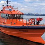 o ambarcatiune arsvom a preluat un marinar care avea suspiciune de fractura la picior 67cded3fbdc1c