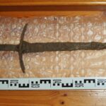 o sabie rara din secolul al xiv lea gasita de arheologi amatori in polonia 67cf08862e126