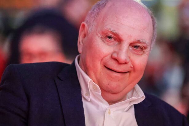 oficial situatie bizara inaintea meciului direct de azi presedintele legendar al lui bayern munchen a devenit actionar la st pauli 67e7d04456ae2