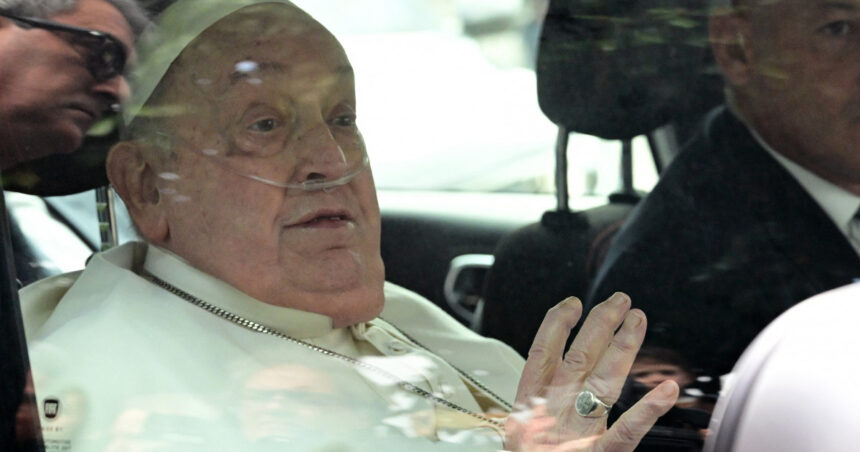 papa francisc s a intors la vatican dupa ce a aparut la balconul spitalului din roma care este starea suveranului pontif 67e1834724436