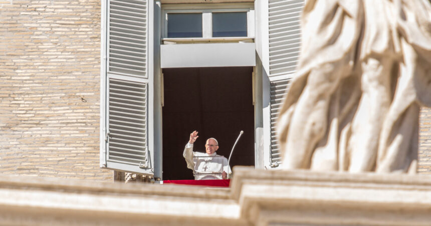 papa francisc va aparea in public pentru prima data dupa internare vaticanul duminica va oferi binecuvantarea de la fereastra 67dece5b39c6c