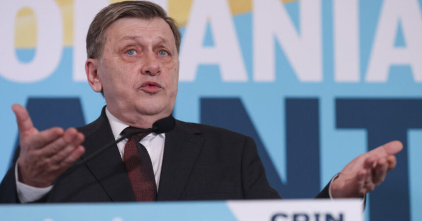 pnl a adunat aproape 700 000 de semnaturi pentru crin antonescu acestora li se vor adauga si cele stranse de psd si udmr 67cb1a3a96b60