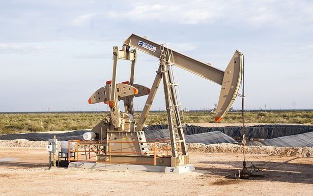 pretul petrolului brent a atins cel mai redus nivel din ultimele sase luni pe fondul cresterii productiei opec tarifelor americane si opririi ajutorului pentru ucraina 67c7f5b59f714