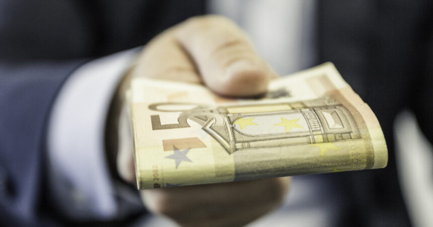 primarul unei comune din timis a fost trimis in judecata pentru ca ar fi obtinut cu acte false 14 milioane de euro din bani europeni 67c9c16eec230