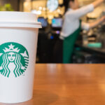 starbucks obligata sa plateasca milioane de dolari despagubiri unui curier care s a oparit cu cafea reactia companiei 67d6bbb59ce4e