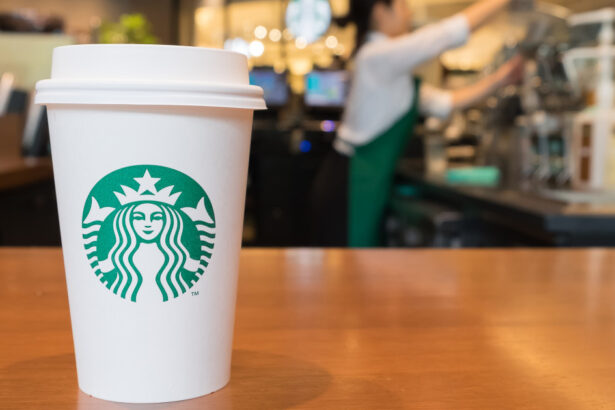 starbucks obligata sa plateasca milioane de dolari despagubiri unui curier care s a oparit cu cafea reactia companiei 67d6bbb59ce4e