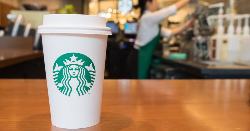 starbucks obligata sa plateasca milioane de dolari despagubiri unui curier care s a oparit cu cafea reactia companiei 67d6cca843bd4