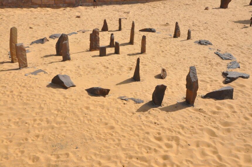 stonehenge ul din sahara a fost construit cu mii de ani inaintea celui din anglia 67cc57a5b04bd