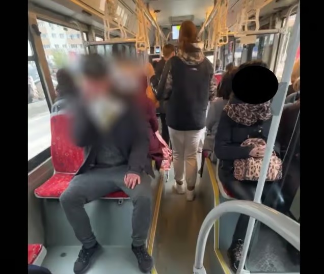 tanarul care si a bagat mama in sperieti pentru ca inhala prenadez a spart o casa din constanta si a mancat tot din frigider apoi s a culcat 67e47dda3521c