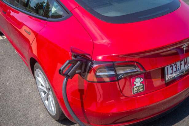 toronto exclude tesla din programul de subventii pentru masini electrice din cauza razboiului comercial cu sua 67d94c7ca4a81