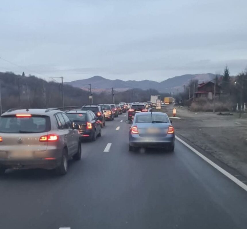 trafic de cosmar la intoarcerea din vacanta sunt coloane de masini de 3 kilometri pe dn 1 politistii recomanda folosirea rutelor arternative 67c44e9033140