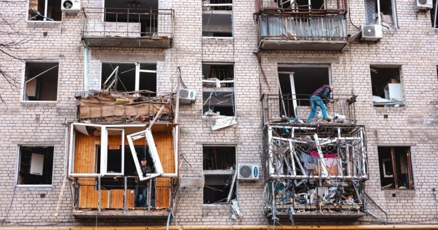 ucrainenii au acuzat rusia de comiterea de crime de razboi rusii au atacat un spital militar spatii comerciale si blocuri 67e8cd8d9ad80