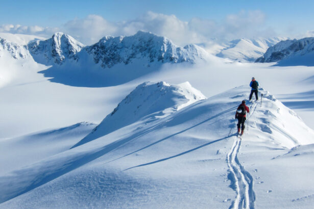 un barbat a fost salvat dintr o avalansa dupa ce a stat sapte ore ingropat in zapada oamenii se sufoca de obicei in 10 minute 67dc0484a2fe8