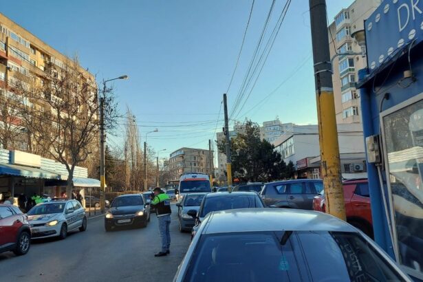 un barbat s a ales cu maxilarul rupt dupa ce a indraznit sa intervina la un accident rutier si sa dea sfaturi 67cf9aa9b42c9