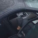 un individ venea in receptia unui hotel de pe litoral sa ceara o surubelnita pentru a si deschide masina dar de fapt el fura 67c77a2521f82