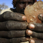 un ingredient esential din coca cola bomboane mms si rujuri loreal este obiectul contrabandei din sudanul devastat de razboi 67c6d2c109a16