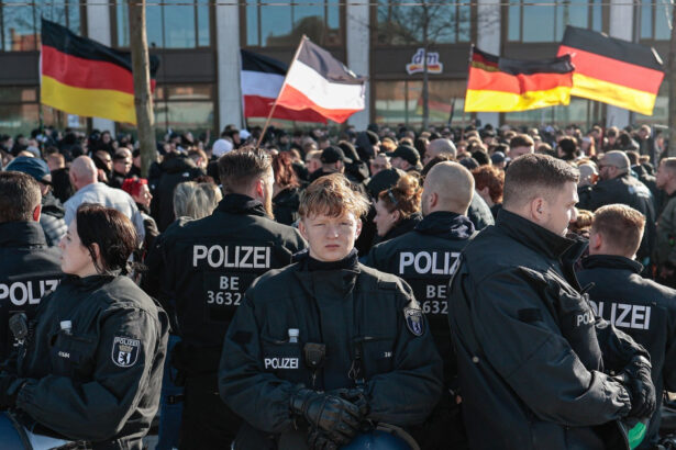 un mars neonazist a fost anulat in germania din cauza contramanifestatiilor de pe traseu 67dff93619f9b