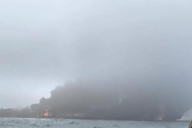 un petrolier a luat foc dupa ce s a ciocnit cu o nava de marfa in largul coastei de nord est a angliei 67cee7b9366bb