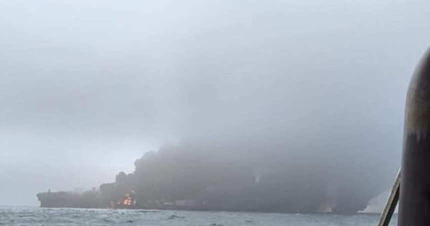 un petrolier a luat foc dupa ce s a ciocnit cu o nava de marfa in largul coastei de nord est a angliei 67cee7b9366bb