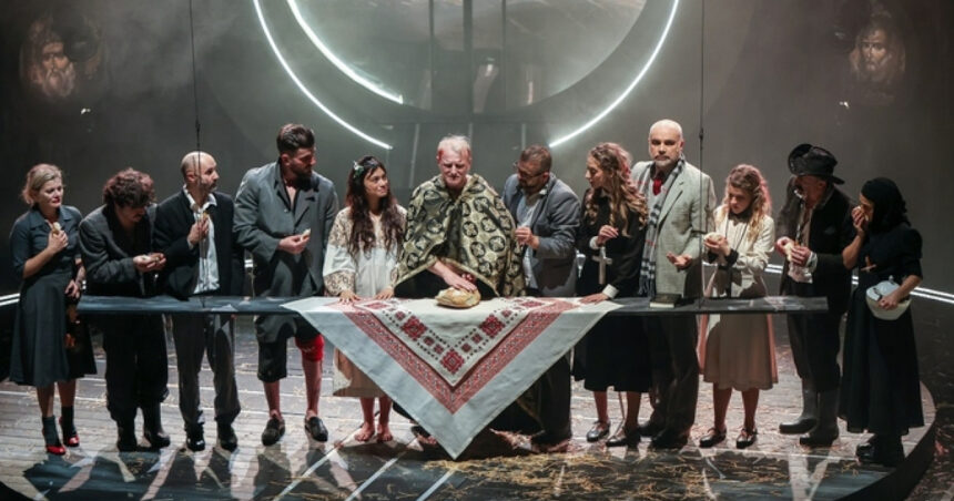 un spectacol tnb considerat ofensator de catre o parte a publicului bor se raliaza si critica defaimarea simbolurilor crestine 67e5945a68b1e