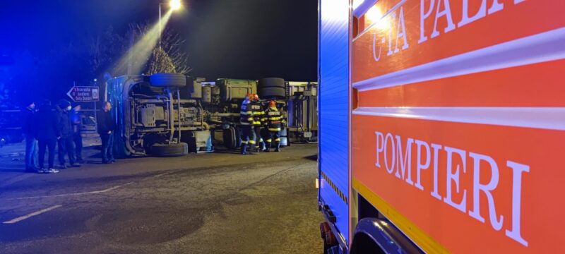 un tir s a rasturnat in zona sensului giratoriu din ovidiu la iesirea de pe a4 67db0c6ad3141