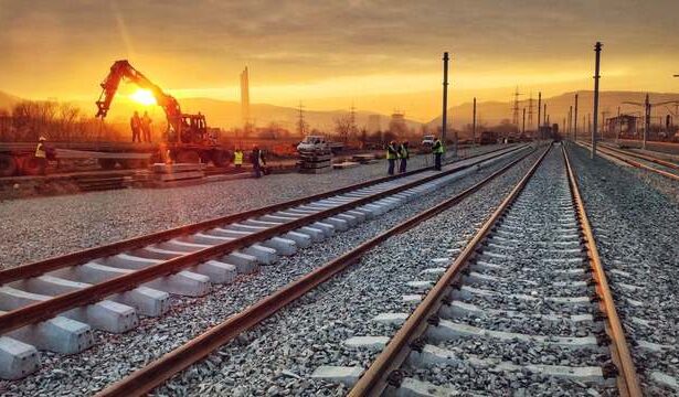 un tren pe ruta brasov bucuresti nord a fost atacat cu pietre patru trenuri vor fi anulate 67ce04274b912
