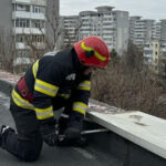 unei femei i a cazut in cap o bucata dintr un balcon in timp ce mergea pe o strada din capitala politistii fac cercetari 67e6e5eb38fbb