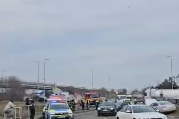 video accident grav cu trei masini pe a4 in judetul constanta dupa ce o basculanta a ramas fara frane o fetita de 4 ani printre victime 67c569fc9878b