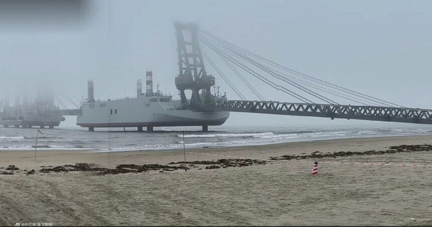 Barje de invazie și dispozitive performante de tăiere a cablurilor submarine. Noua tehnologie marină a Chinei îi sperie pe specialiști 1 video barje de invazie si dispozitive performante de taiere a cablurilor submarine noua tehnologie marina a chinei ii sperie pe specialisti 67e4dc9a1090c