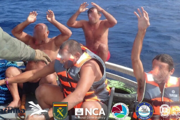 video captura de 65 tone de cocaina in oceanul atlantic incarcatura era transportata cu un submarin spre europa 67ea853c3bc9e