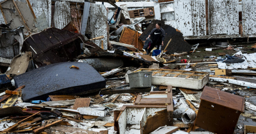 video cel putin 40 de persoane si au pierdut viata in urma furtunilor violente din sua 67d809ab035f1