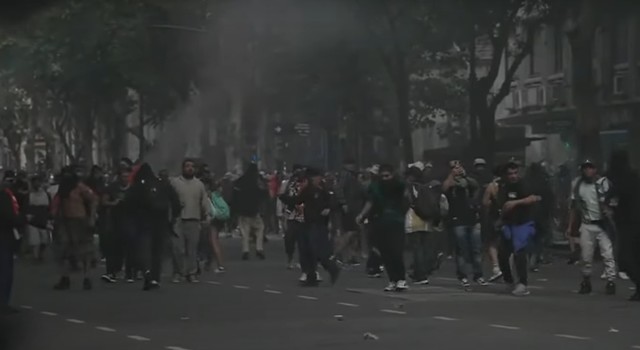 video ciocniri violente in argentina in cursul unui protest impotriva pensiilor mici si a masurilor de austeritate 67d28c3914a1a