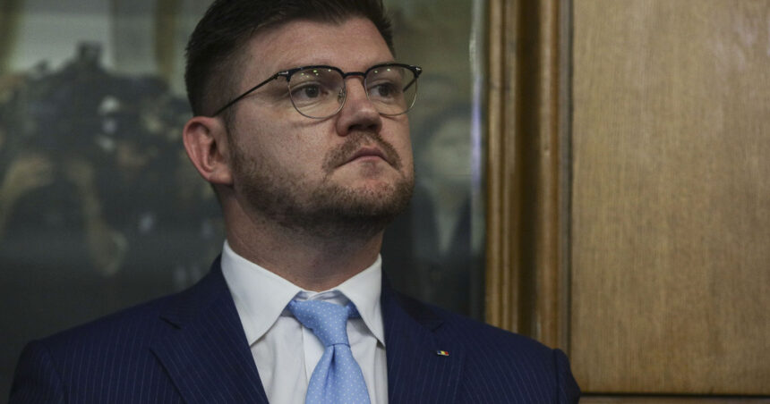 video consultatul lui calin georgescu renunta la candidatura anton pisaroglu da vina pe george simion si anamaria gavrila pentru decizie 67d59af25f581