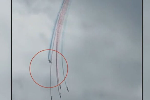 video doua avioane s au ciocnit in timpul unui exercitiu al unei unitati de elita a armatei in franta momentul impactului 67e3df8d86d08
