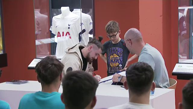 video exclusiv radu dragusin coplesit de emotii cand a auzit intrebarea unui copil mi s a facut pielea de gaina pentru asta o sa ti ofer tricoul meu 67dc66d43176f