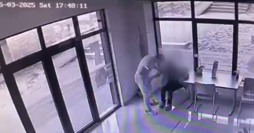 video imagini cu momentul in care un jandarm aflat in timpul liber a prins un barbat care a incercat sa intre prin efractie 67d68e1860941