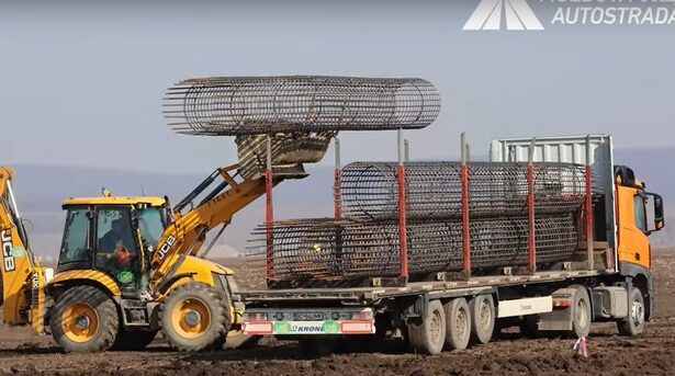 video lucrari accelerate la primul santier al autostrazii unirii umbrarescu a adus doua mari foreze 67d15a81eaaac