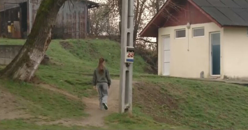 video mii de elevi din romania merg inca la toaleta din curte responsabilii isi paseaza reciproc vina edil nu e numai treaba primarului 67e40d4ef2f01