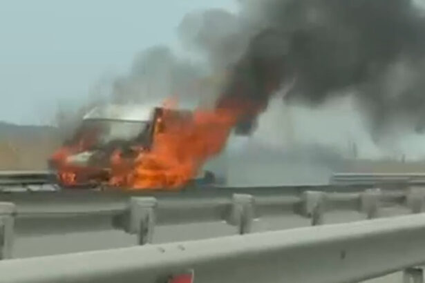 video o duba a luat foc pe autostrada bucuresti ploiesti circulatia rutiera este oprita pe sensul catre capitala 67e1474264cf1