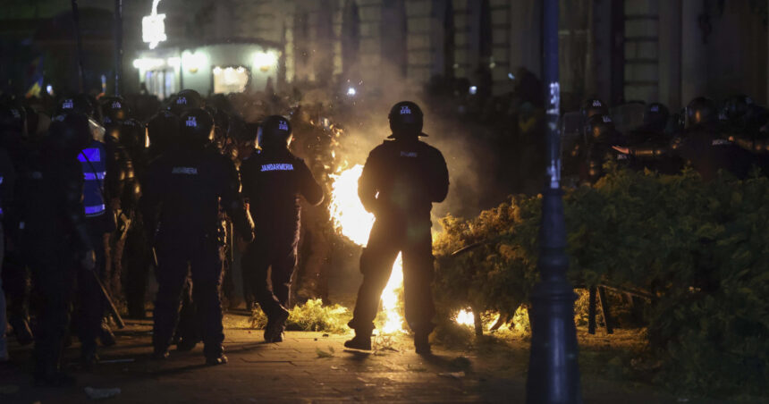 Parlamentari AUR, prezenți la protestul violent de la sediul BEC (Surse) 1 video parlamentari aur prezenti la protestul violent de la sediul bec surse 67cec07784bb5