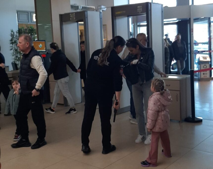 video plecati in turcia asteptati va la controale de securitate hotelurile si mall urile dotate cu porti detectoare de metale 67e1daf11cece