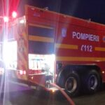 video pompierii solicitati sa stinga un incendiu care a cuprins o casa situata pe stefan cel mare interventia ingreunata de stalpisorii din asfalt 67db274b69205