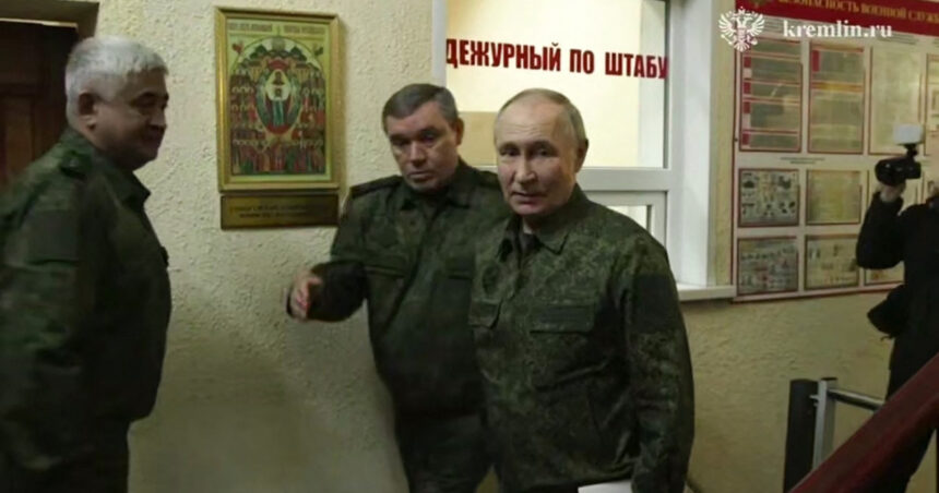 video putin si a vizitat trupele din kursk seful armatei ruse i a spus ca ucrainenii din regiune sunt inconjurati 67d1f71a6eab8