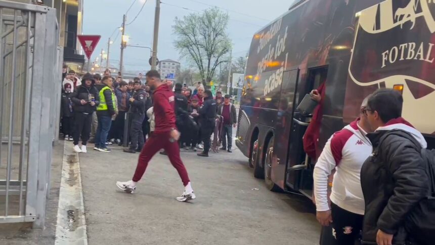 video rapid rapid copiii i au asteptat pe fotbalisti in giulesti imagini de la stadion 67e8282cd0134
