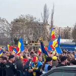 video sediul ccr pazit de spp si jandarmerie sute de sustinatori ai lui calin georgescu protesteaza afara 67d067e276cd5