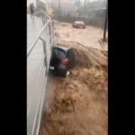 video tata pleaca masina spania lovita din nou de inundatii zeci de oameni salvati si autoturisme luate de apa autoritatile in alerta 67c841b30c721
