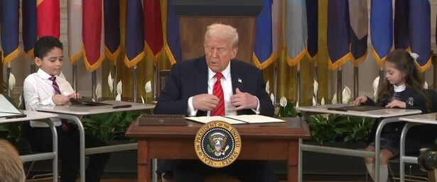 video trump a semnat ordinul pentru desfiintarea departamentului educatiei din sua un vis al republicanilor 67dd18c837d69