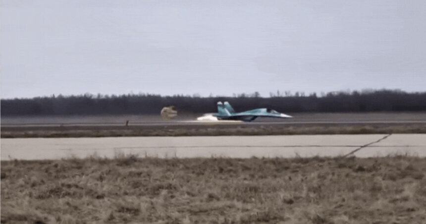 video un bombardier rusesc su 34 aterizeaza pe burta dupa ce trenul de aterizare nu s a deschis 67dfda03ac9a3